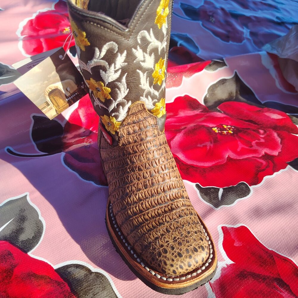 ( Girls ) leather cowboy boots. - Picture 4 of 9